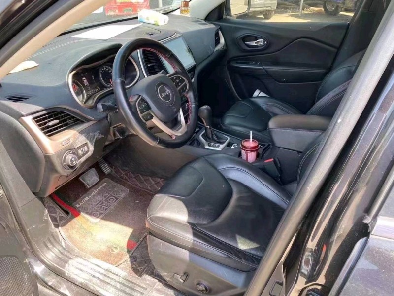 赤峰18年Jeep自由光8