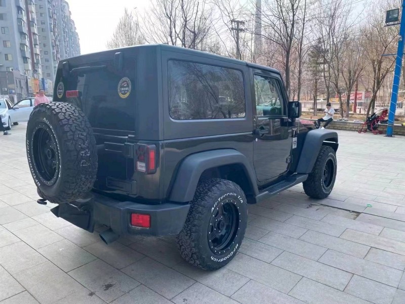 沈阳17年Jeep牧马人5