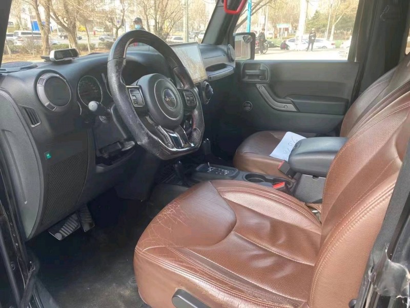 沈阳17年Jeep牧马人8