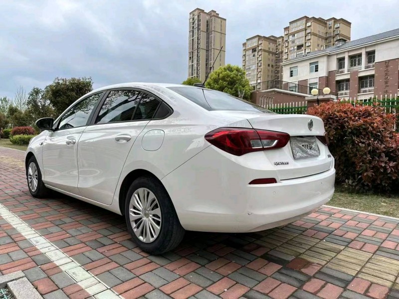 淮南18年别克凯越5