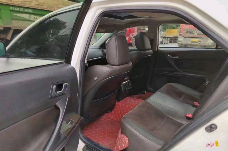 宜昌14年丰田锐志4