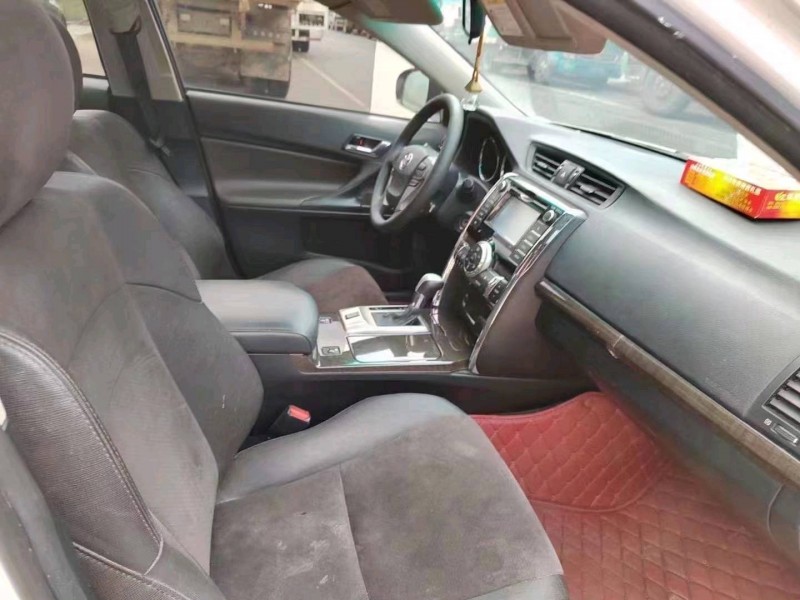 宜昌14年丰田锐志5