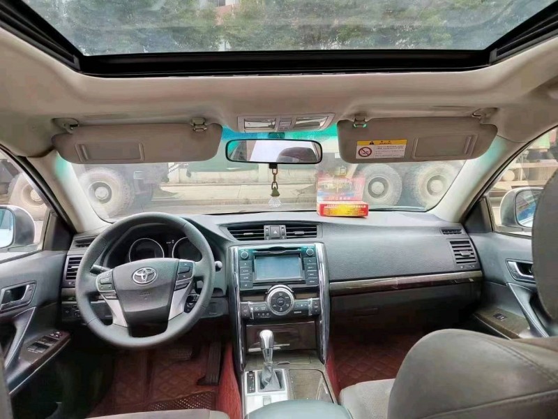 宜昌14年丰田锐志7