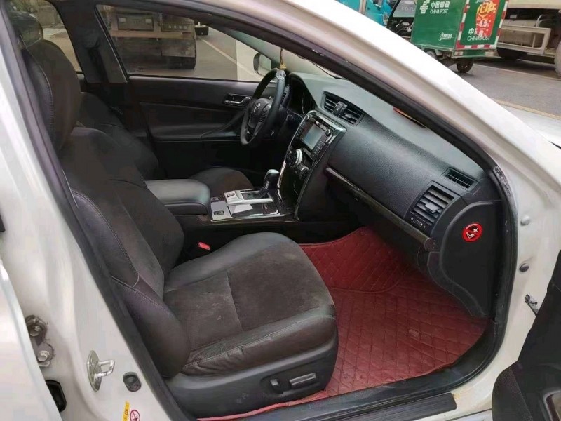 宜昌14年丰田锐志9