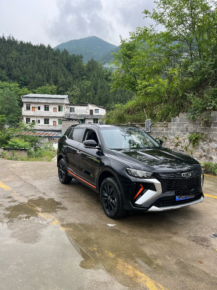 重庆22年吉利博越3