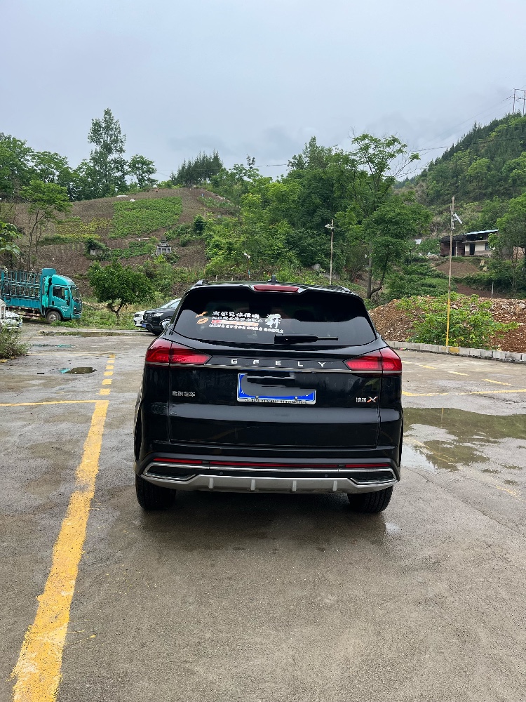 重庆22年吉利博越5