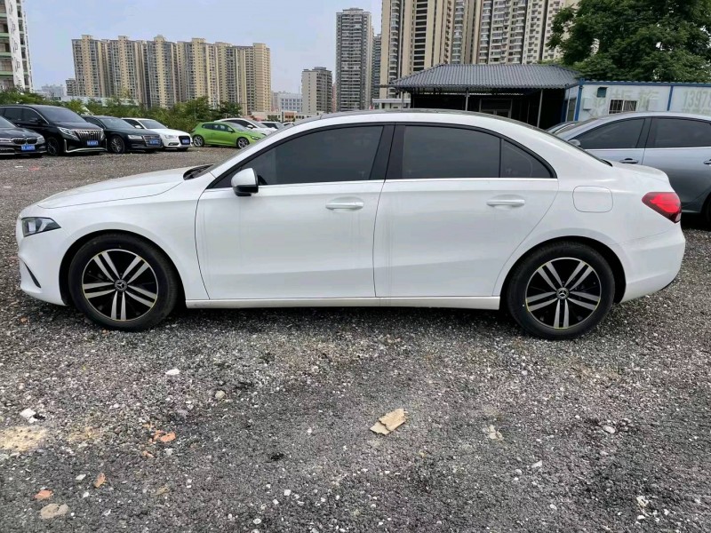 中山21年奔驰A3