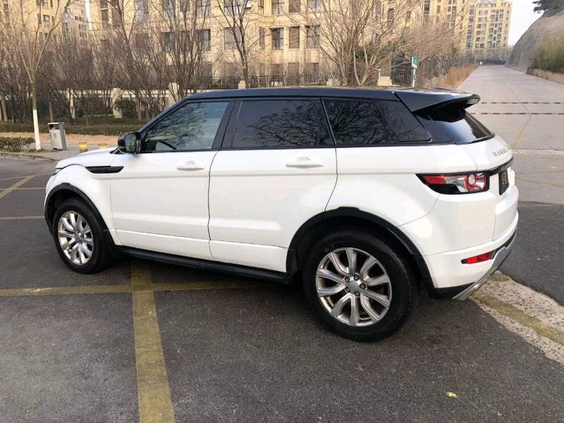 青岛12年路虎极光8