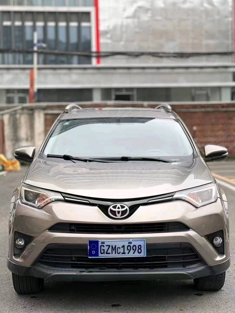 广州17年丰田RAV41