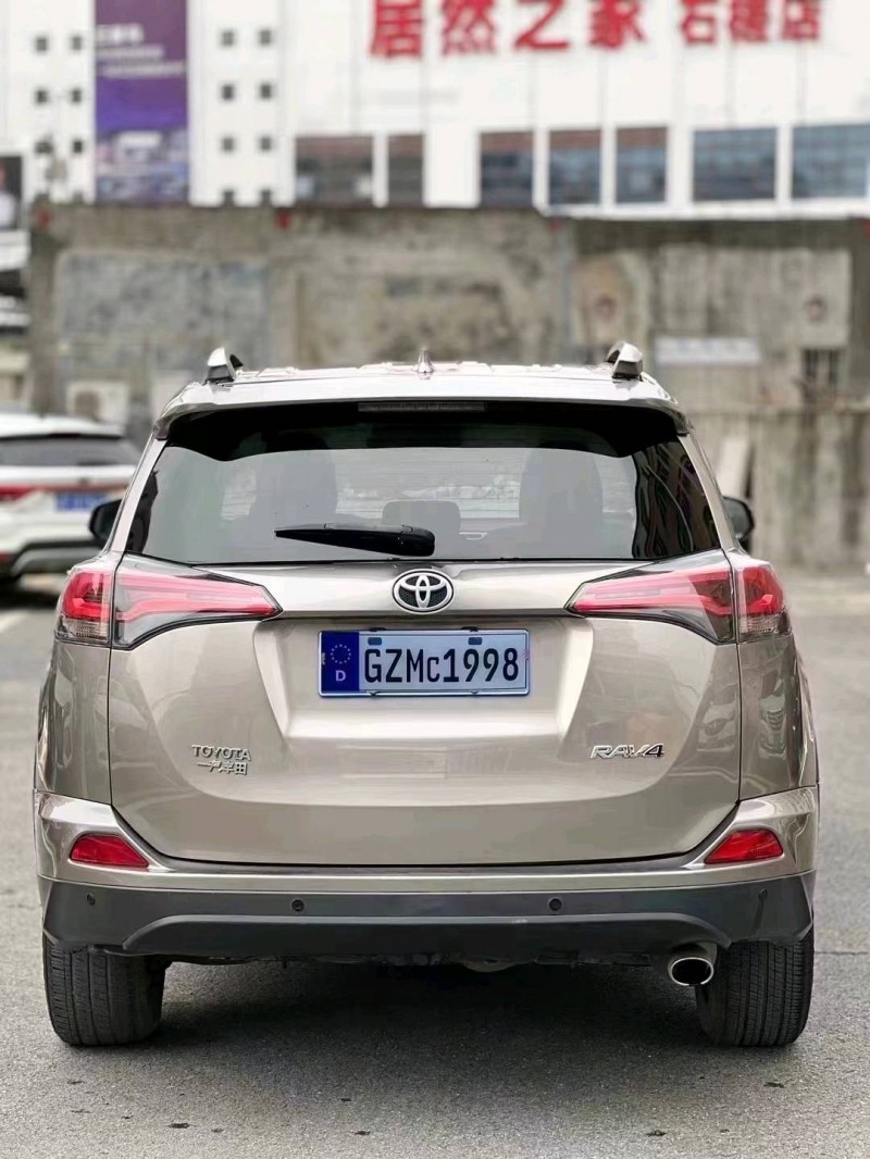 广州17年丰田RAV43