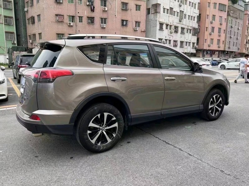 广州17年丰田RAV46