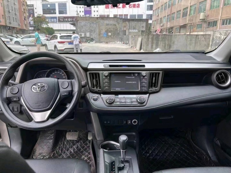 广州17年丰田RAV49