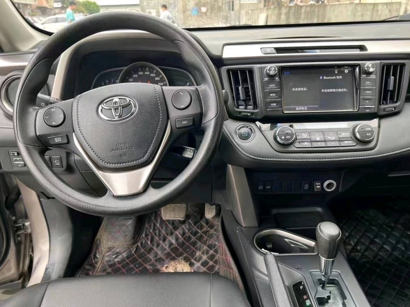 广州17年丰田RAV48