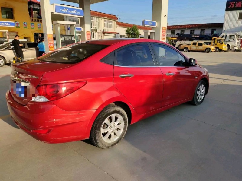 保定13年现代瑞纳4