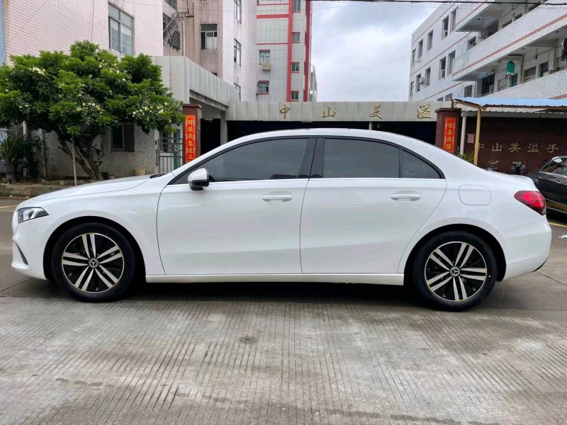 中山21年奔驰A3
