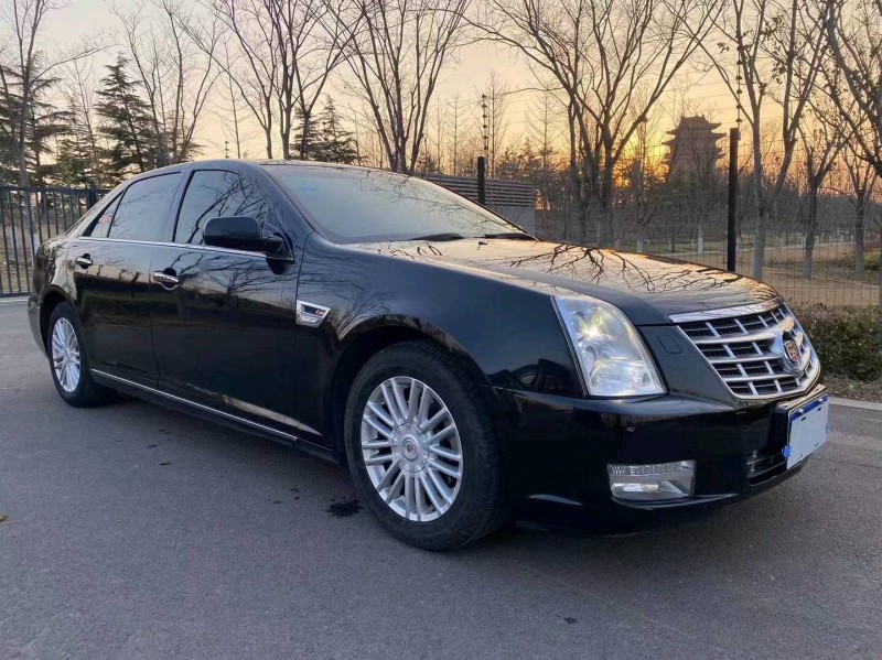 济宁11年凯迪拉克赛威3