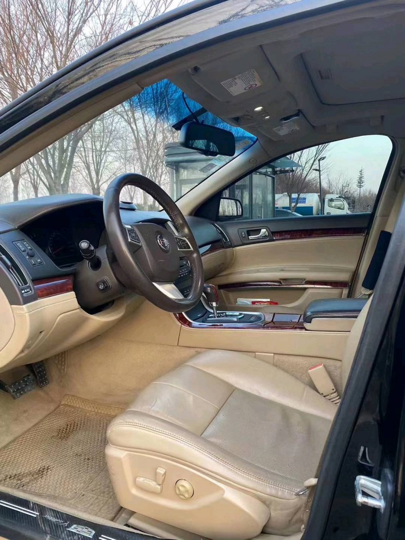 济宁11年凯迪拉克赛威6