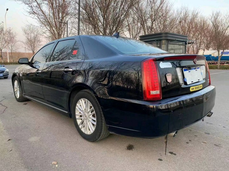 济宁11年凯迪拉克赛威7