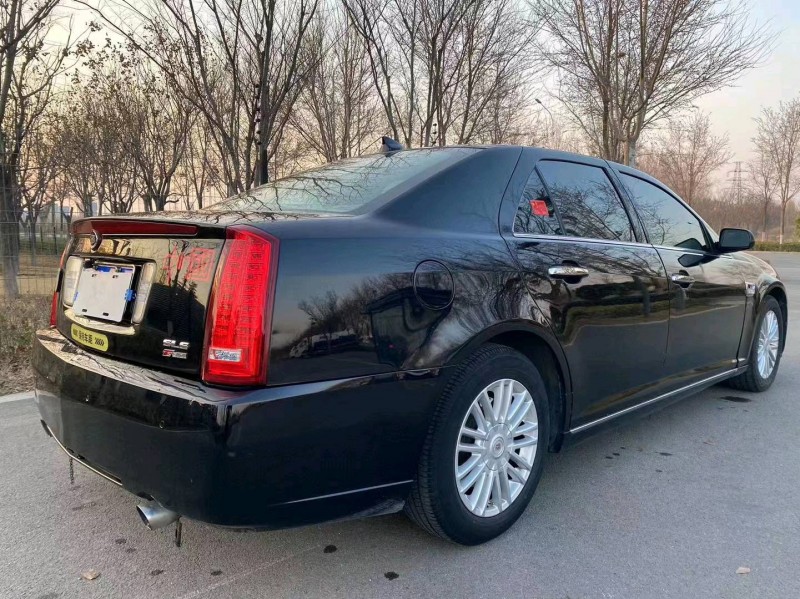 济宁11年凯迪拉克赛威8