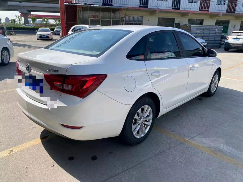 济宁17年别克英朗8