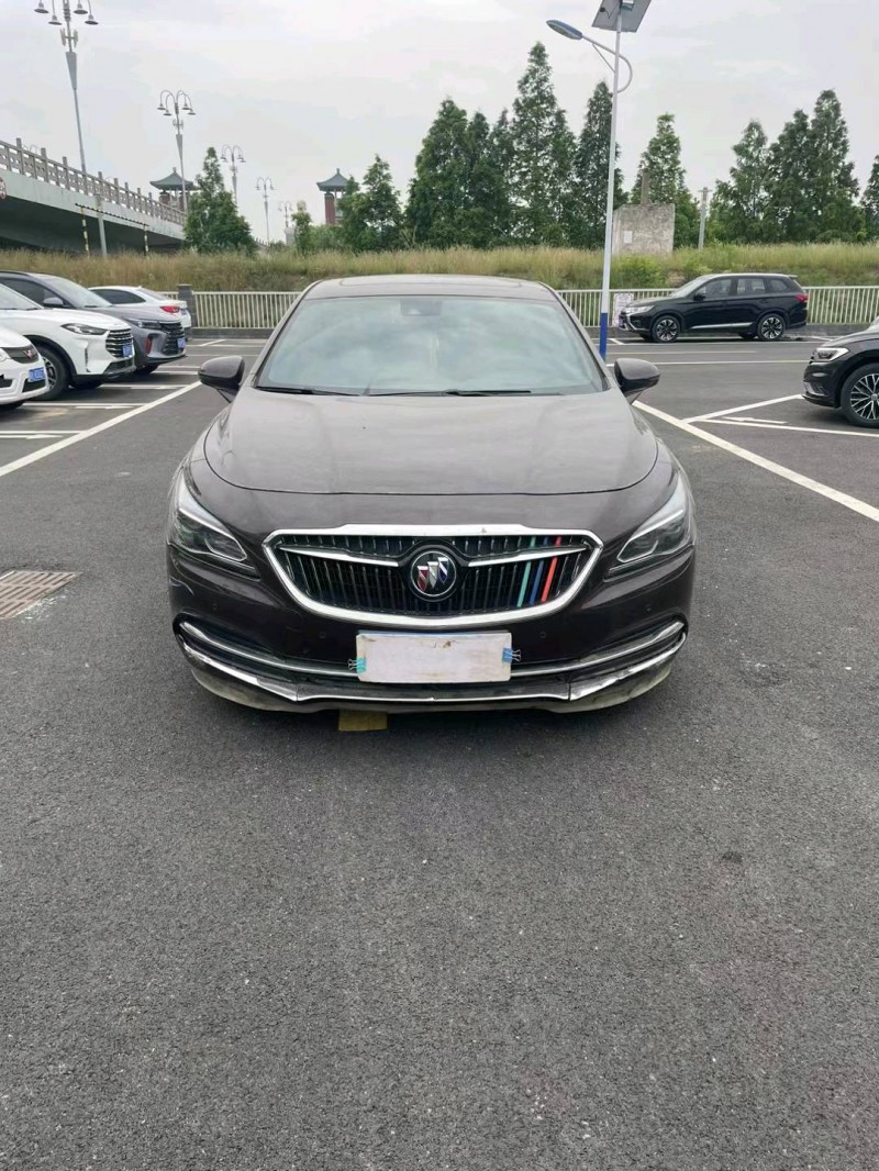 淮南18年别克君越1