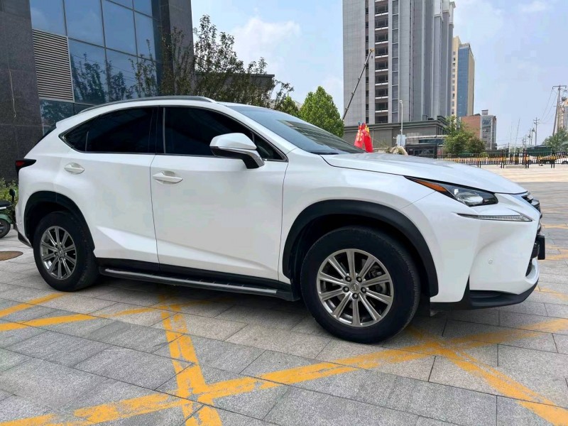 济宁17年雷克萨斯NX3