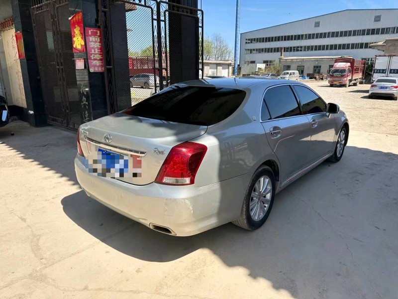 保定11年丰田皇冠4