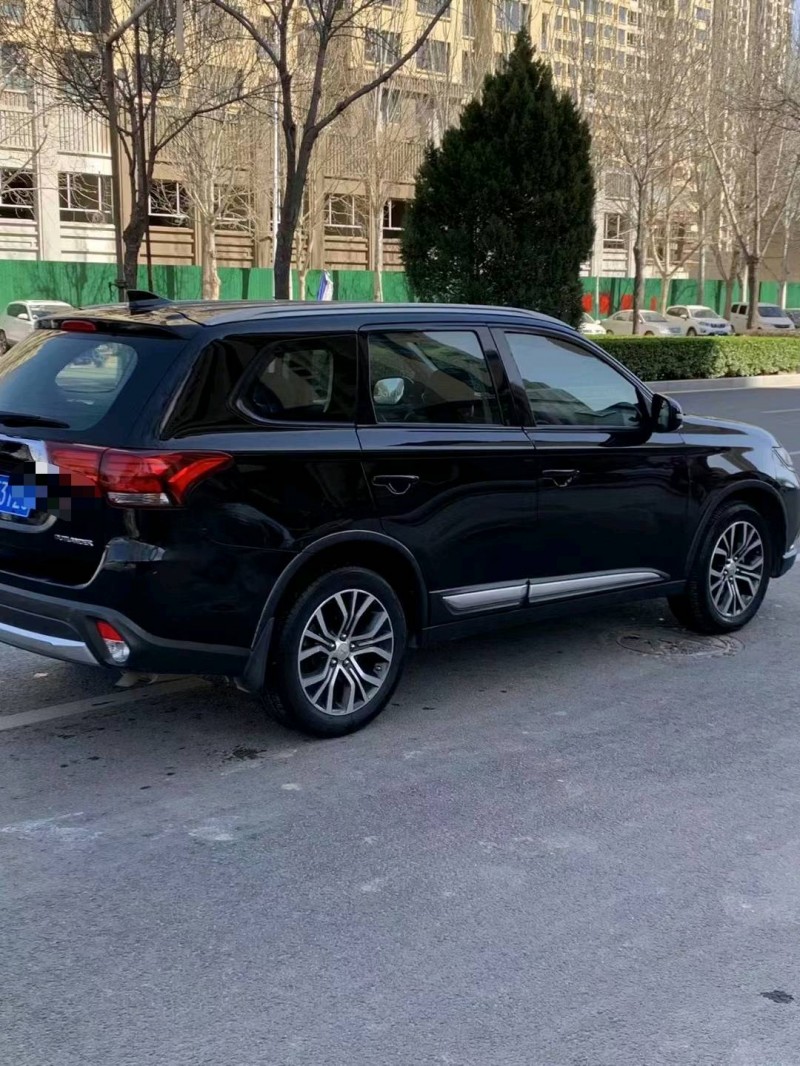 保定18年三菱欧蓝德7