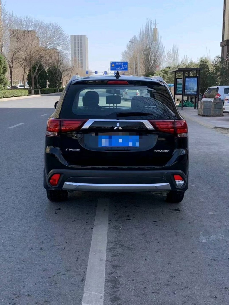 保定18年三菱欧蓝德9