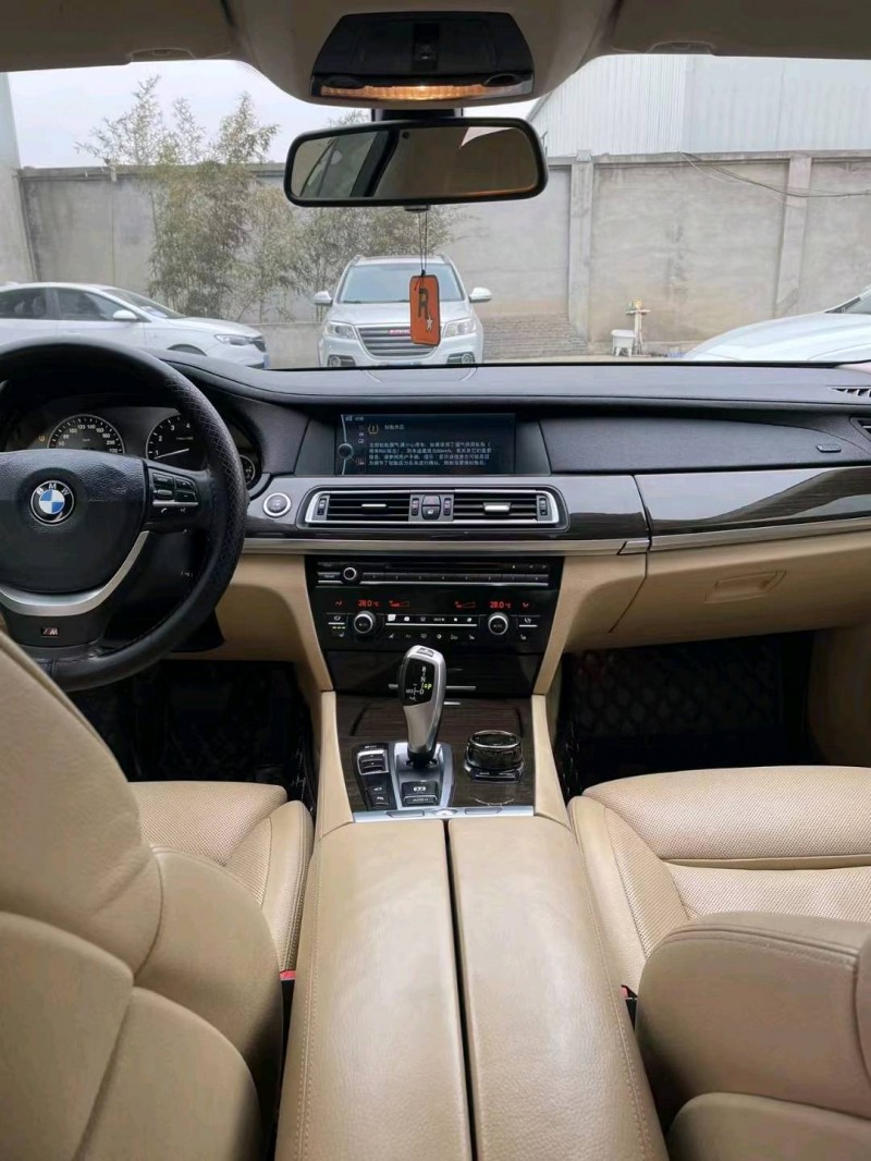 保定12年宝马7系6