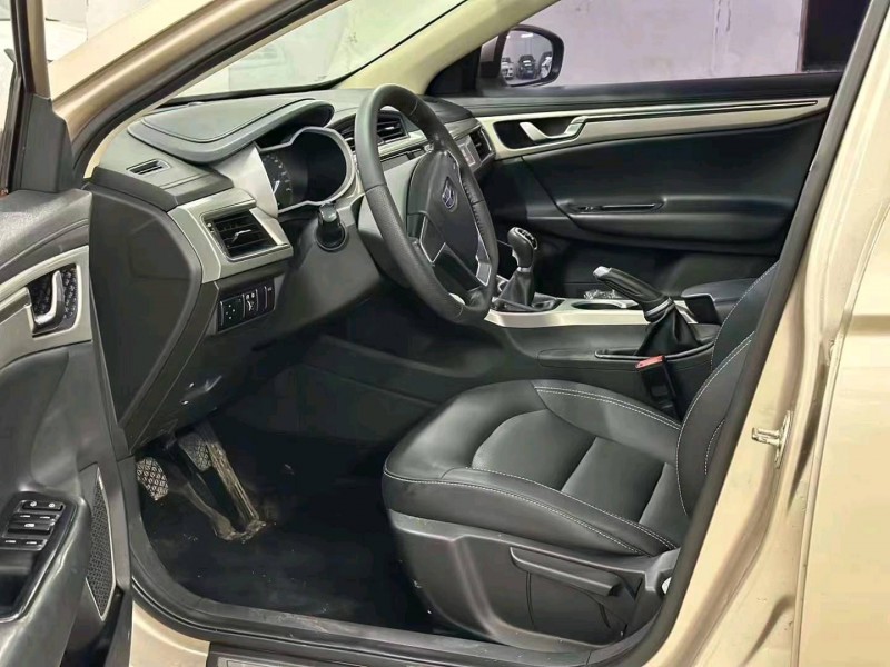 温州17年吉利帝豪GL8