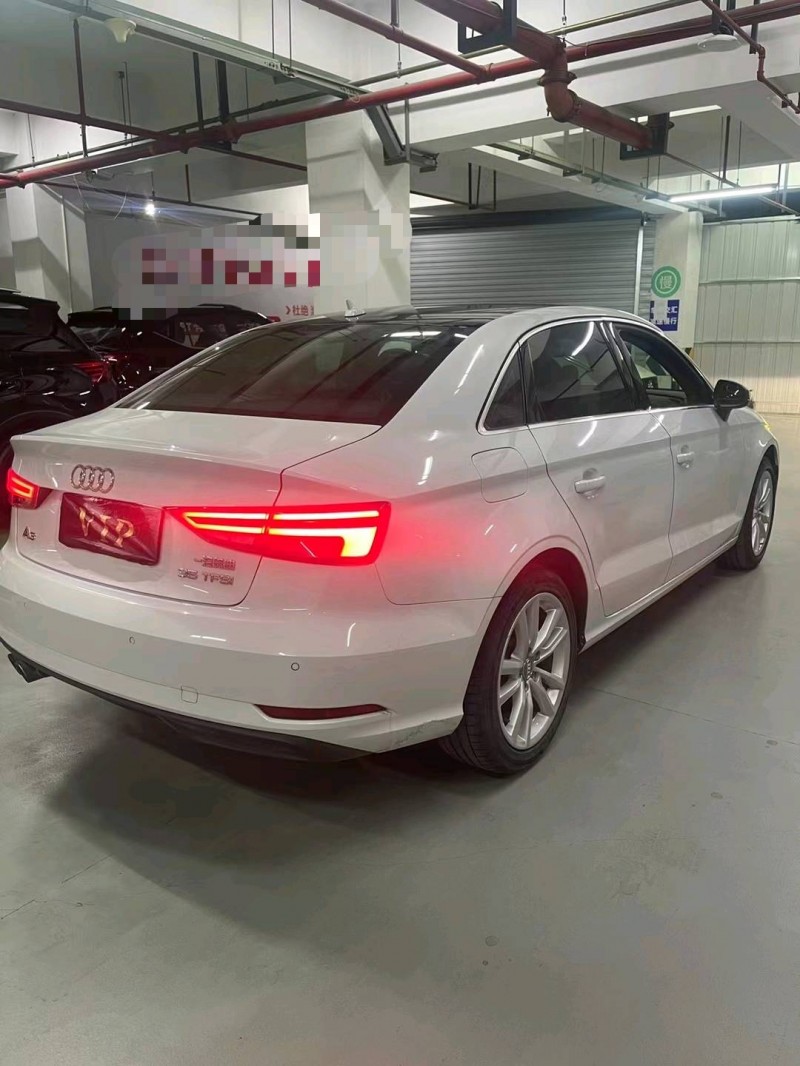 成都18年奥迪A39