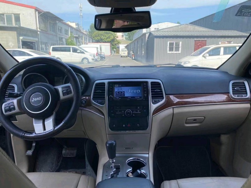 淄博11年Jeep大切诺基5