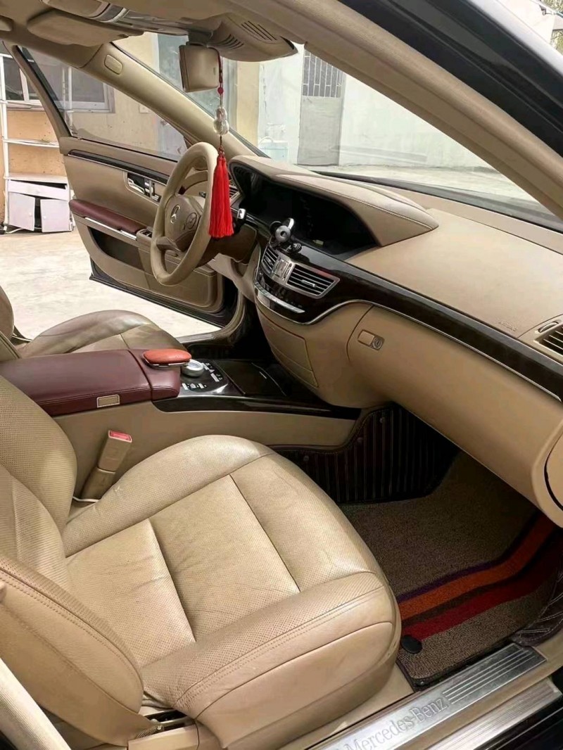 东营11年奔驰S9