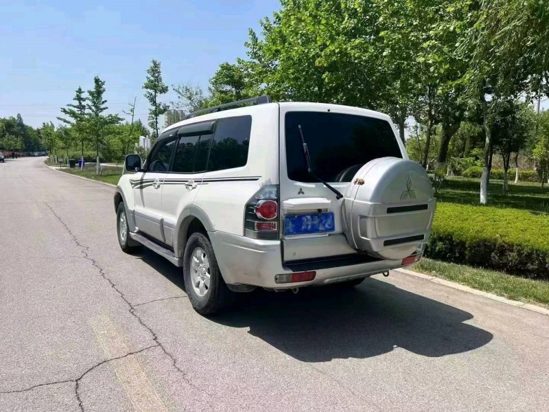 淄博12年三菱帕杰罗5