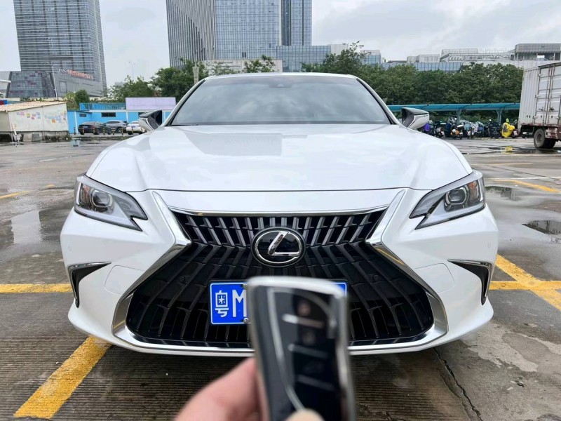 广州22年雷克萨斯ES1