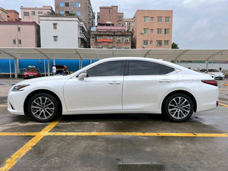 广州22年雷克萨斯ES4