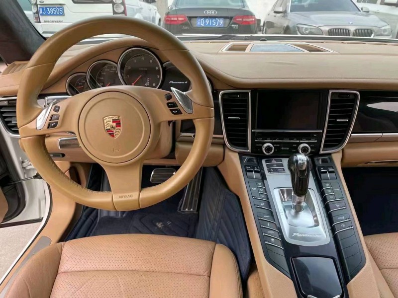 济南11年保时捷帕拉梅拉8