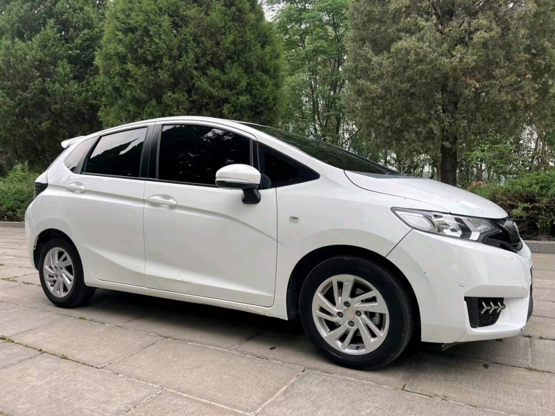 济宁17年本田飞度3