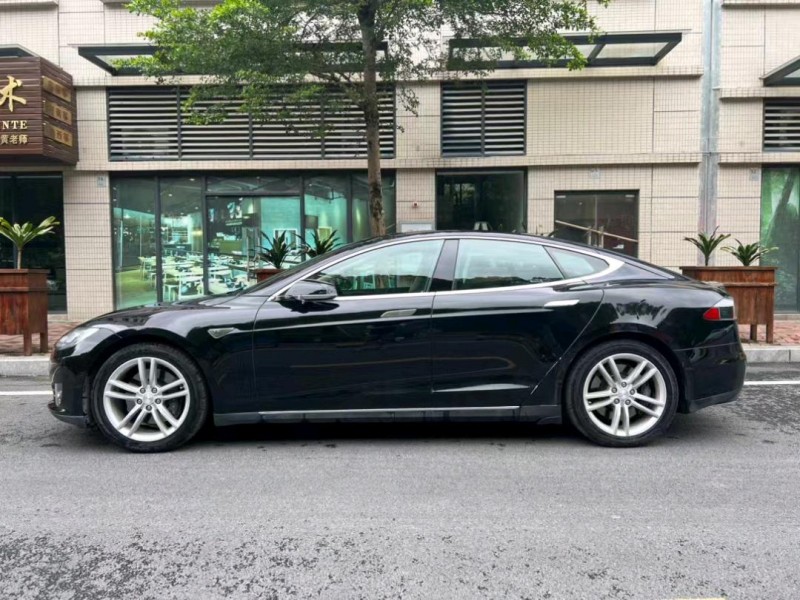 中山15年特斯拉MODEL S3