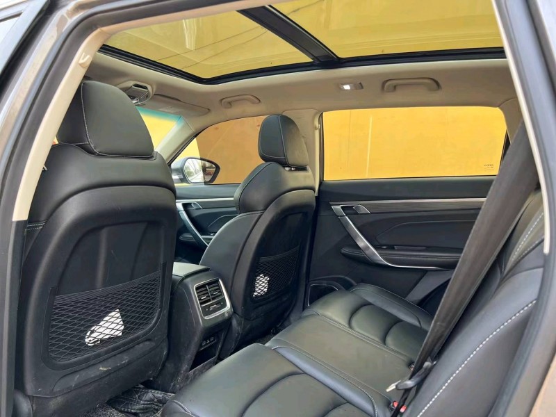 潍坊19年吉利博越8