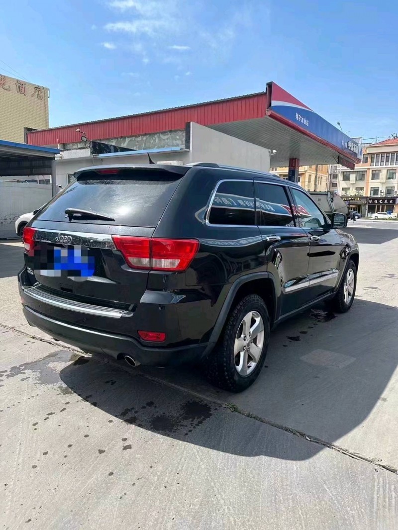 东营11年Jeep大切诺基7