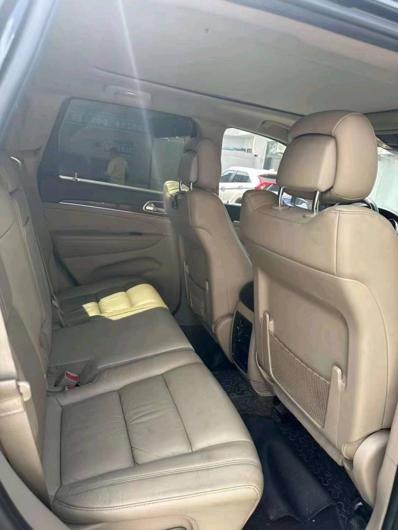 东营11年Jeep大切诺基6