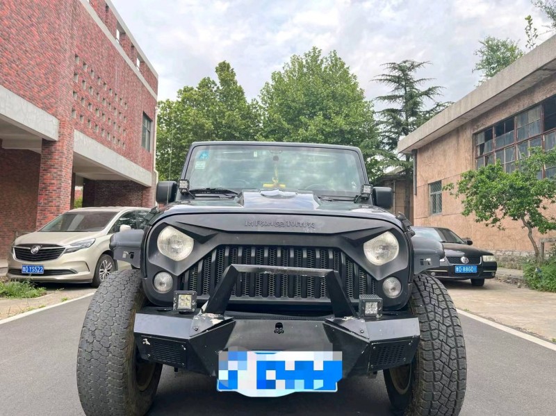 枣庄18年Jeep牧马人1