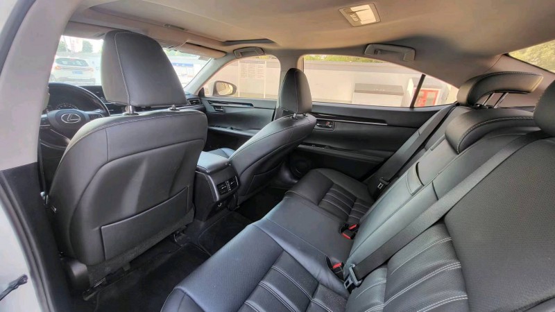 邯郸16年雷克萨斯ES6
