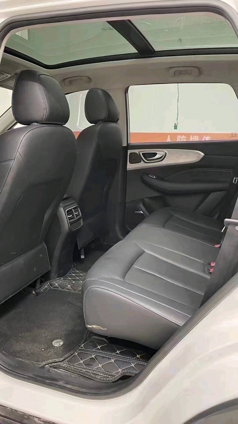 成都22年荣威RX57