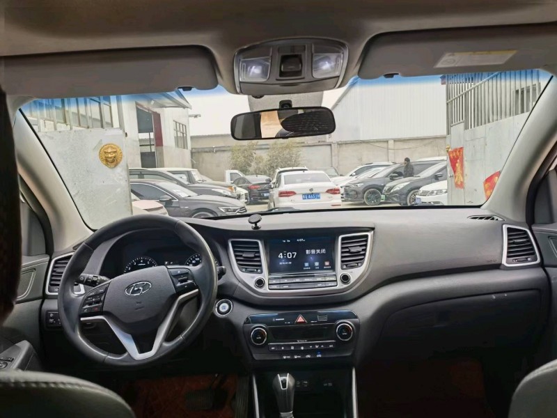 保定17年现代途胜6