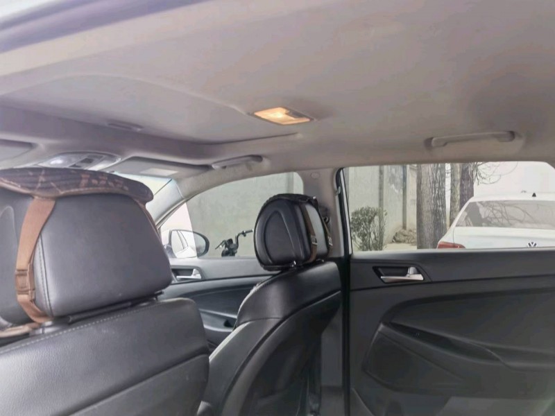 保定17年现代途胜5