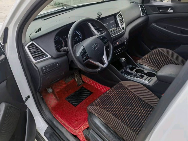 保定17年现代途胜7