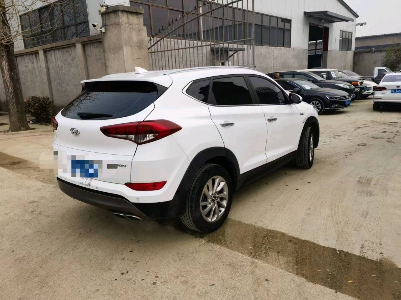 保定17年现代途胜8